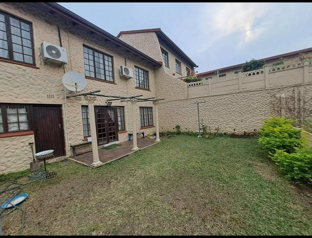 4 BEDROOM APARTMENT FOR SALE IN TONGAAT CENTRAL